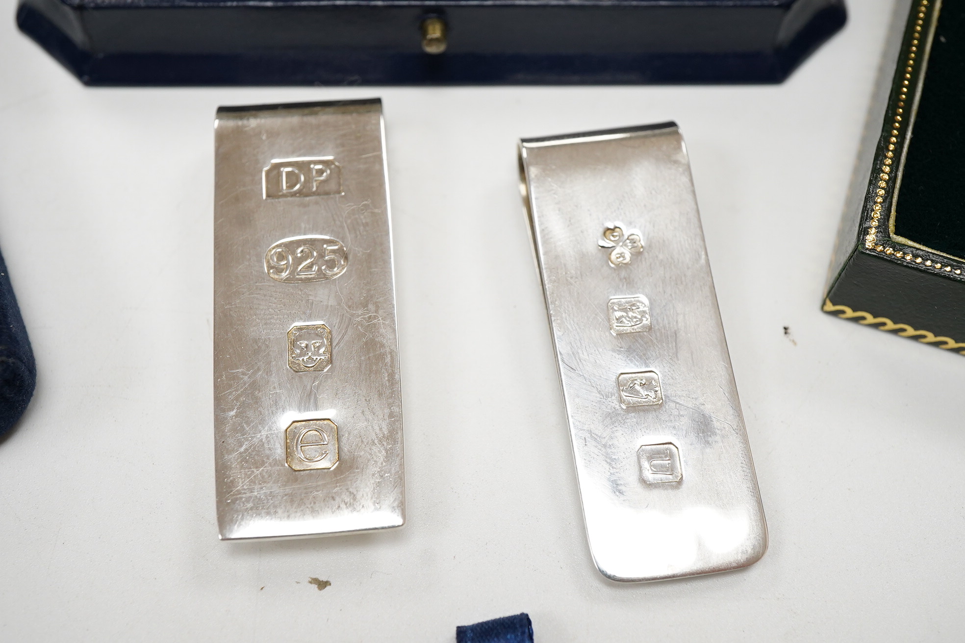 Two modern silver money clips, Michael D. Hillier, Dublin, 1985 and Douglas Pell Silverware, London, 2004, together with three assorted pairs of modern silver oval cufflinks and a similar 925 pair.